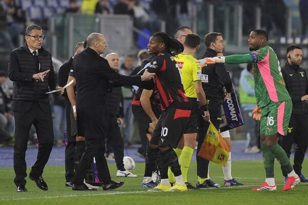 Milan, Ambrosini bacchetta Leao: “Si accende poco, sprecato da centravanti. Anche Daniel Maldini ha imparato a fare la punta”