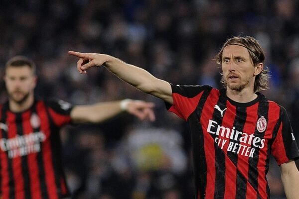 Modric porta un nuovo cimelio a Casa Milan
