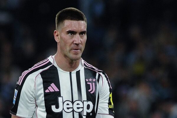 Vlahovic-Juve, c’è distanza sul rinnovo: il Milan osserva