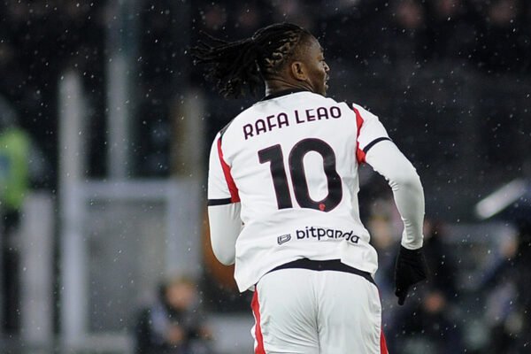 Leao torna sul Milan: “Ci sono dei momenti della vita in cui le cose devono cambiare”