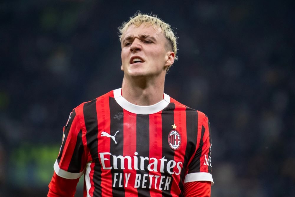 Milan, l’ex Jimenez finisce fuori rosa al Bournemouth: i motivi