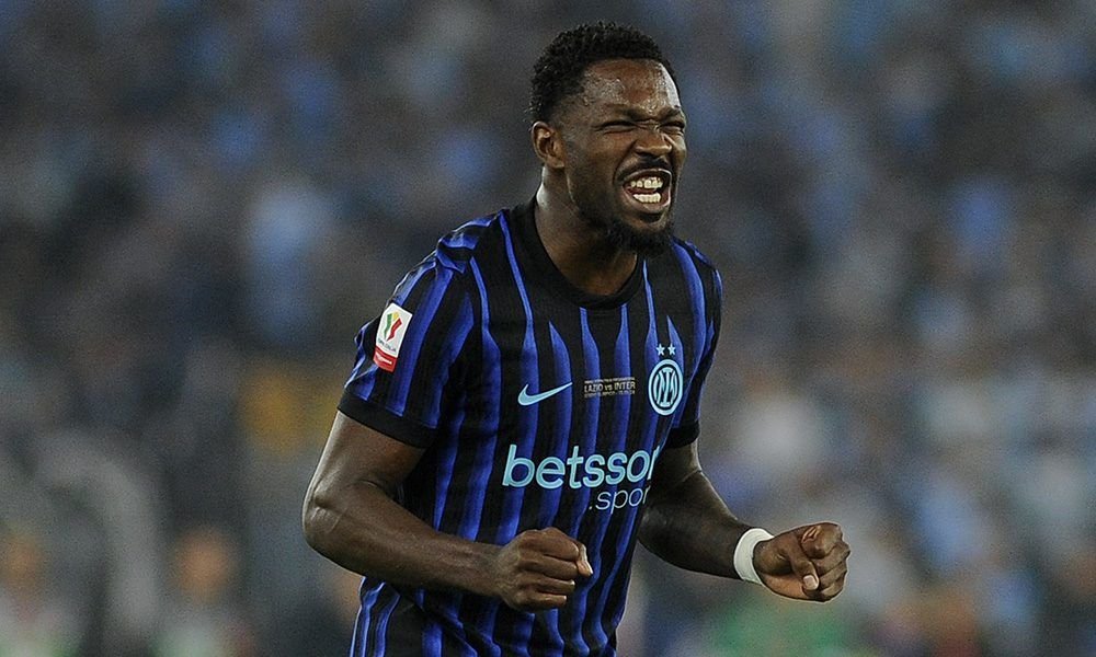 Inter, Thuram finisce sotto indagine per gli striscioni contro il Milan